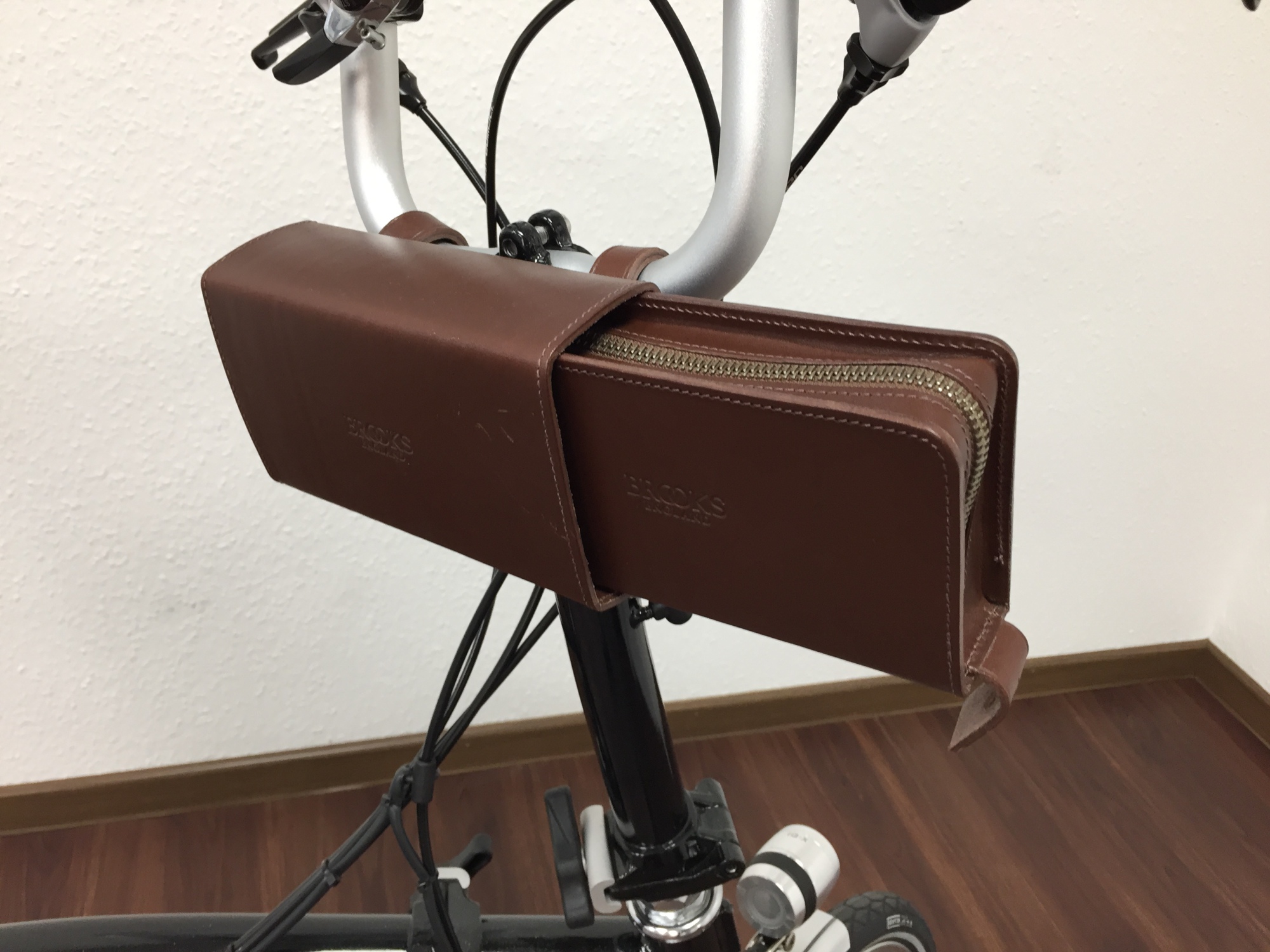 brooks d shaped tool bag