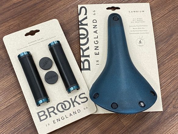 Brooks Cambium C17 Sattel+Griffe Farbe:Octane Blau Brooks Cambium C17 Sattel+Griffe Farbe:Octane Blau