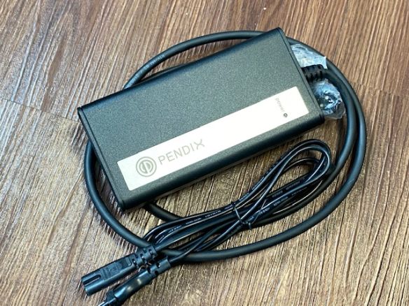 Pendix Ladegerät 120 Watt inkl Stromkabel für Batterien Pendix Ladegerät 120 Watt inkl Stromkabel für Batterien