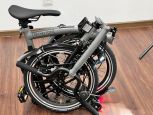 Brompton P Line Storm Grey Mittlerer Lenker mit Rack