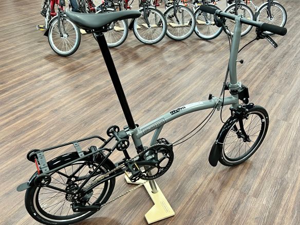 Brompton P Line Storm Grey Tiefer Lenker mit Rack