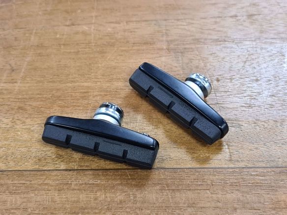 Brompton Bremsbeläge Set Paar mit Halter Brompton Bremsbeläge Set Paar mit Halter