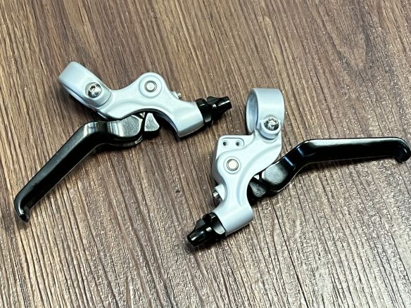 Brompton Bremsgriff-Set(2Stk) (vor2017 obenliegende Schaltung) Brompton Bremsgriff-Set(2Stk) (vor2017 obenliegende Schaltung)