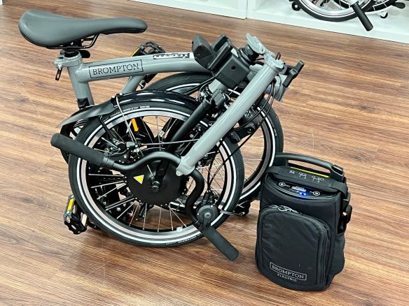 Brompton Electric P Line Urban (4-Gang) Storm Grey Mittlerer Lenker