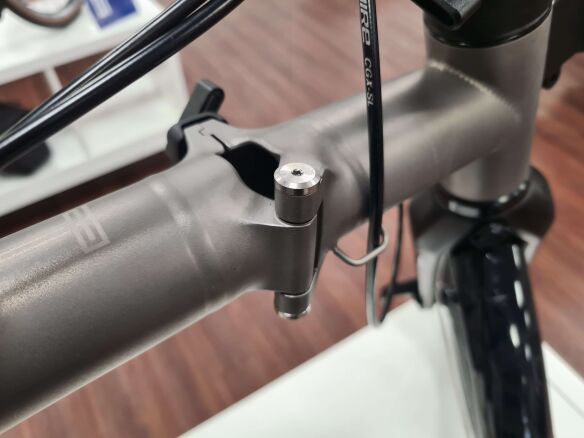 Brompton Main Frame Hinge Spindle + Nut für T-Line