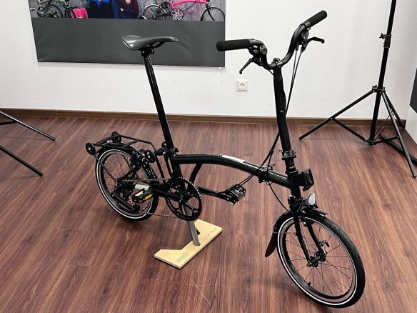 Brompton P Line Midnight Black Hoher Lenker mit Rack Brompton P Line Midnight Black Hoher Lenker mit Rack