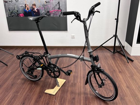 Brompton P Line Storm Grey Hoher Lenker mit Rack Brompton P Line Storm Grey Hoher Lenker mit Rack