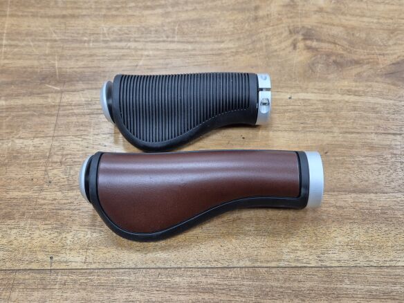 Brooks Ergonomic Ledergriffe braun 130/100 Brooks Ergonomic Ledergriffe braun 130/100