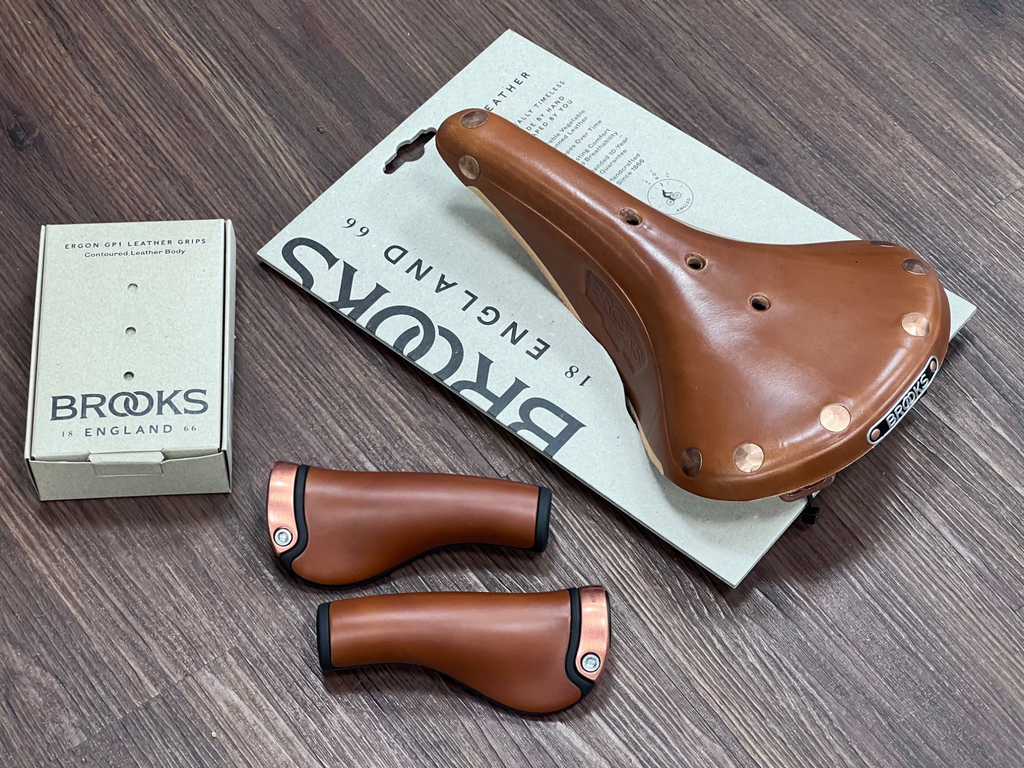 Brooks Leder Sattel B17 & Griffe Honey Set mit Kupfernieten und