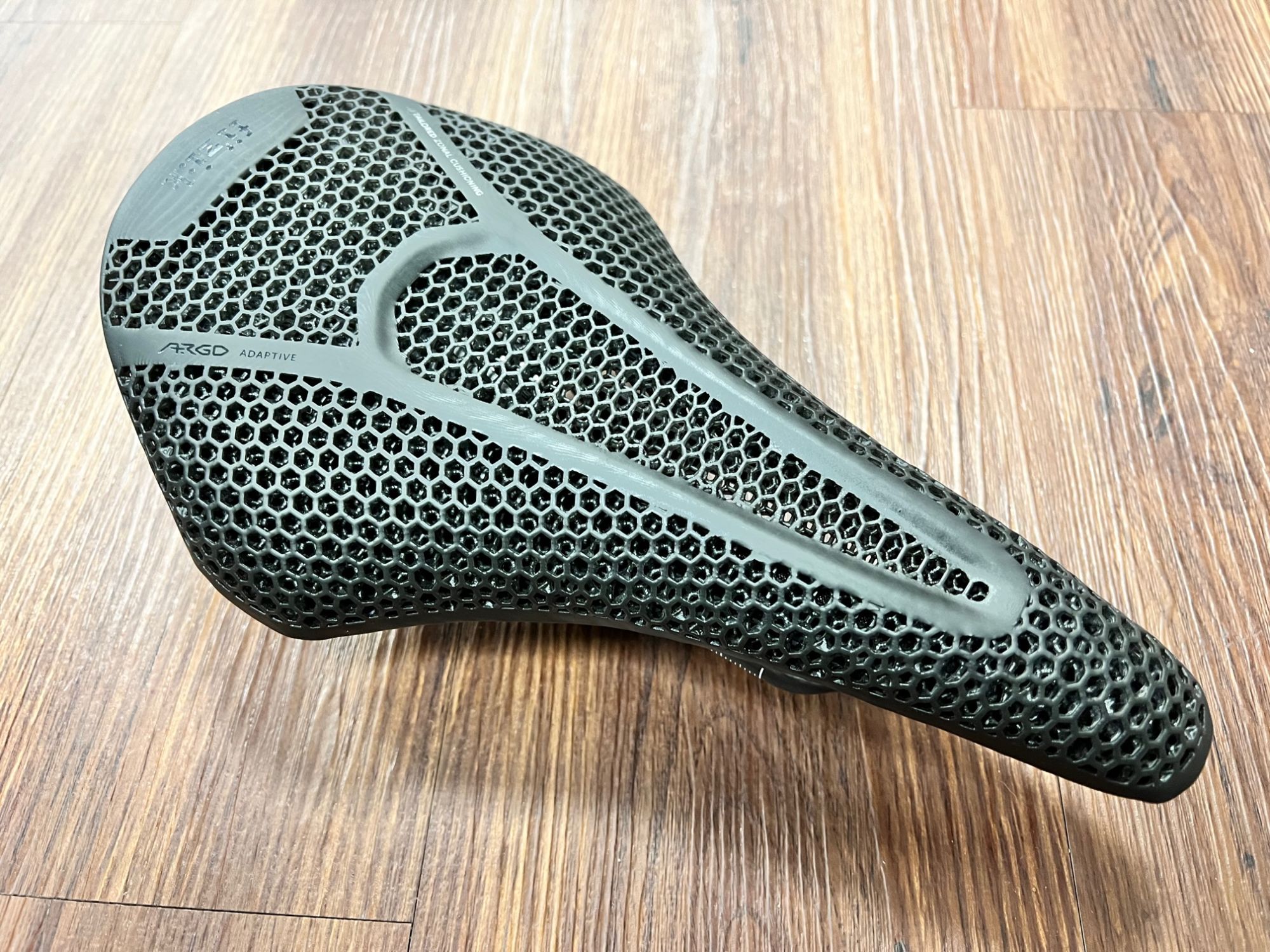 Fizik Vento Argo R1 Adaptive 3Dprinted Sattel Carbon inkl Brompton
